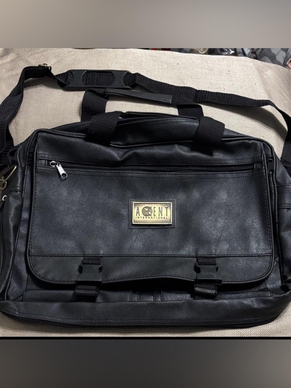 Accent International Messenger Bag